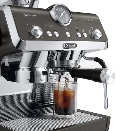 Кофеварка DeLonghi EC9555BK