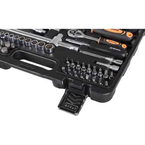 Набор инструментов Вихрь 73/6/7/14 1/2", 1/4", в кейсе 82предм